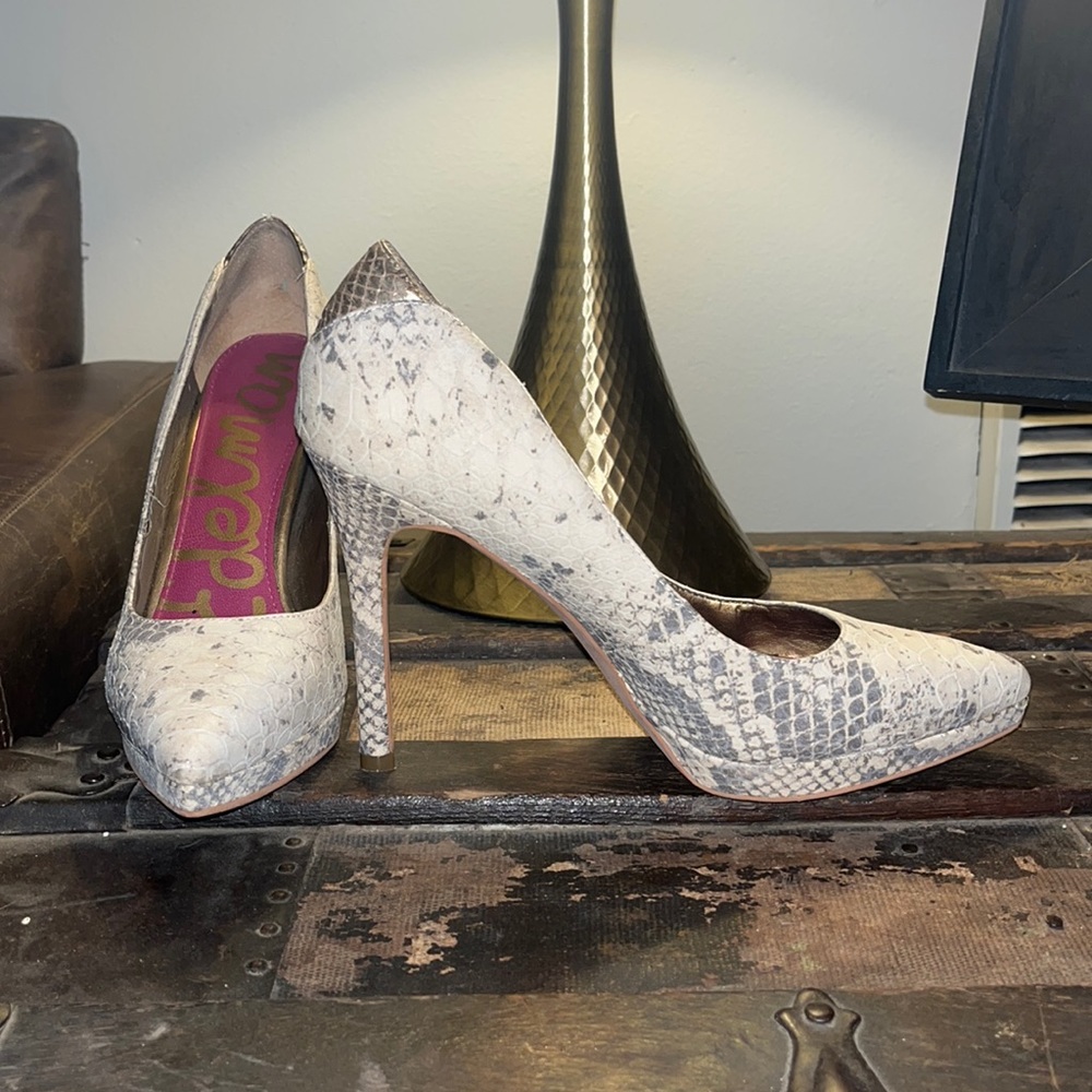 SAM EDELMAN snake 7.5 pumps